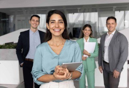 Mulheres em cargos de liderança ainda enfrentam interpretações diferentes sobre autoridade e emoção (Imagem: fizkes | Shutterstock) -  (crédito: EdiCase) -Mulheres em cargos de liderança ainda enfrentam interpretações diferentes sobre autoridade e emoção (Imagem: fizkes | Shutterstock) -  (crédito: EdiCase)