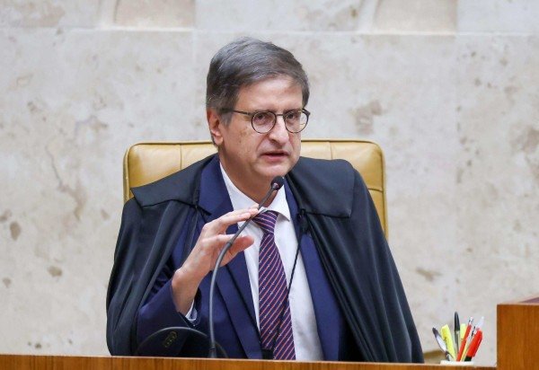 Manifestação de Gonet (E) é contrária ao entendimento de Fachin (D), que suspendeu liminar do TJDFT e autorizou uso de imóveis pelo BRB  -  (crédito: Gustavo Moreno/STF)