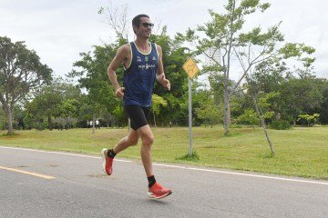 Luis Barboza foi campeão da Maratona Brasília em 2023 e 2024 e brigará pelo tricampeonato pessoal em 21 de abril, no aniversário de 66 anos da capital - (crédito: Ed Alves/CB/DA Press) Luis Barboza foi campeão da Maratona Brasília em 2023 e 2024 e brigará pelo tricampeonato pessoal em 21 de abril, no aniversário de 66 anos da capital - (crédito: Ed Alves/CB/DA Press)