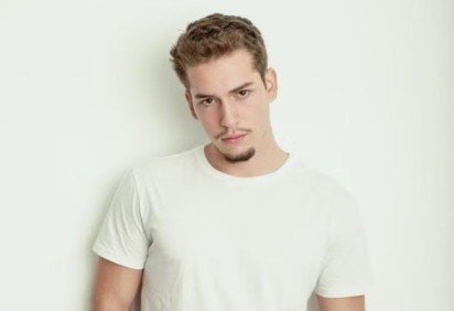 <p>Pietro Antonelli, filho dos atores Murilo Benício e Giovanna Antonelli, assinou contrato com a Globo e estará em “Quem Ama Cuida”, próxima novela das nove da emissora, escrita por Walcyr Carrasco e Claudia Souto, que substituirá “Três Graças”.</p>
 -  (crédito: Divulgação/Paulo Eduardo) -<p>Pietro Antonelli, filho dos atores Murilo Benício e Giovanna Antonelli, assinou contrato com a Globo e estará em “Quem Ama Cuida”, próxima novela das nove da emissora, escrita por Walcyr Carrasco e Claudia Souto, que substituirá “Três Graças”.</p>
 -  (crédito: Divulgação/Paulo Eduardo)