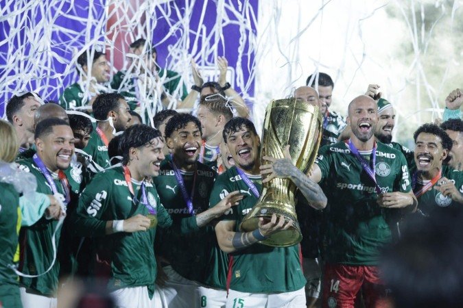 Gustavo Gómez agarra o Paulistão: último título do Palmeiras havia sido o Estadual na temporada de 2024