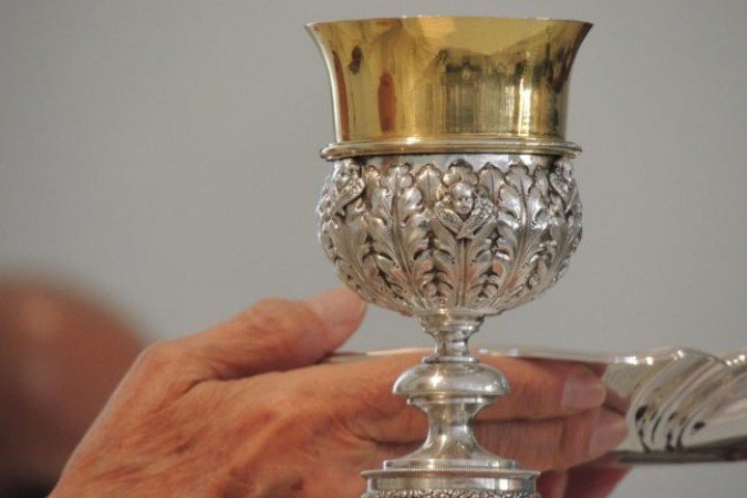 <p>Também conhecido como vinho eucarístico, o vinho de missa é um tipo especial de vinho utilizado em celebrações religiosas, principalmente na Eucaristia da Igreja Católica.</p>
- (crédito: Chico Lopez/Pixabay) <p>Também conhecido como vinho eucarístico, o vinho de missa é um tipo especial de vinho utilizado em celebrações religiosas, principalmente na Eucaristia da Igreja Católica.</p>
- (crédito: Chico Lopez/Pixabay)