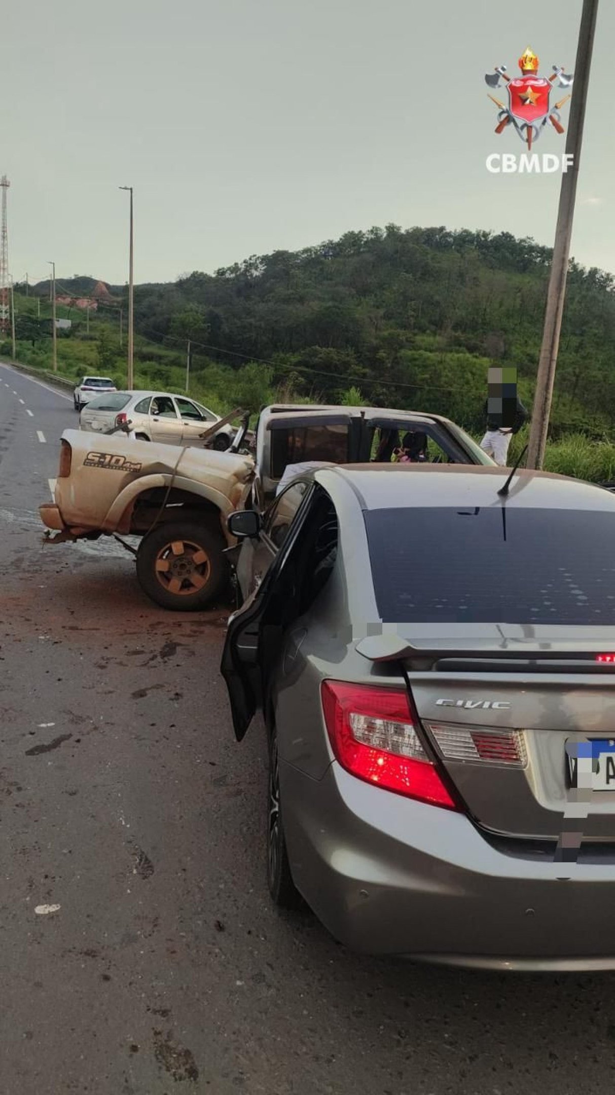 Colisão entre veículos deixa três feridos na DF-150, em Sobradinho