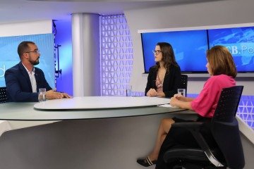 O secret&aacute;rio de Ci&ecirc;ncia, Tecnologia e Inova&ccedil;&atilde;o do DF, Rafael Moreira Vitorino, em entrevista &agrave;s jornaloistas Mariana Niederauer (C) e Sibele Negromonte
       -  (crédito:  Bruna Gaston CB/DA Press)