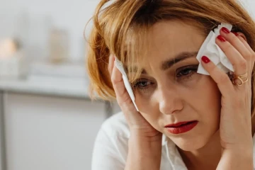 'O choro é uma resposta emocional e fisiológica complexa. Do ponto de vista biológico, ele é regulado pelo sistema nervoso autônomo e pela interação entre estruturas do cérebro responsáveis pelas emoções', explica a especialista. -  (crédito: Divulgação/Pexels )