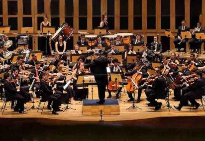 <p>Uma orquestra é geralmente dividida em quatro famílias de instrumentos: cordas, madeiras, metais e percussão. Veja cada um deles.</p>
 -  (crédito:  Reprodução de Youtube) -<p>Uma orquestra é geralmente dividida em quatro famílias de instrumentos: cordas, madeiras, metais e percussão. Veja cada um deles.</p>
 -  (crédito:  Reprodução de Youtube)