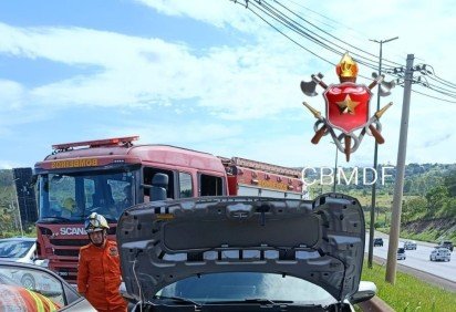 Divulgação / CBMDF -  (crédito: Engavetamento entre três veículos ocorre no Balão do Torto) -Divulgação / CBMDF -  (crédito: Engavetamento entre três veículos ocorre no Balão do Torto)