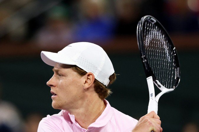 INDIAN WELLS, CALIFORNIA - MARCH 06: Jannik Sinner of Italy plays a forehand against Dalibor Svrcina of Czechia in their second round match of the BNP Paribas Open at Indian Wells Tennis Garden on March 06, 2026 in Indian Wells, California.   Clive Brunskill/Getty Images/AFP (Photo by CLIVE BRUNSKILL / GETTY IMAGES NORTH AMERICA / Getty Images via AFP)
      