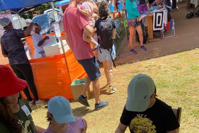 Estudantes se reúnem para confeccionar cartazes de protesto