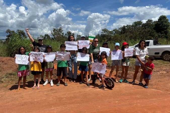 Comunidade escolar protesta contra projeto de lei