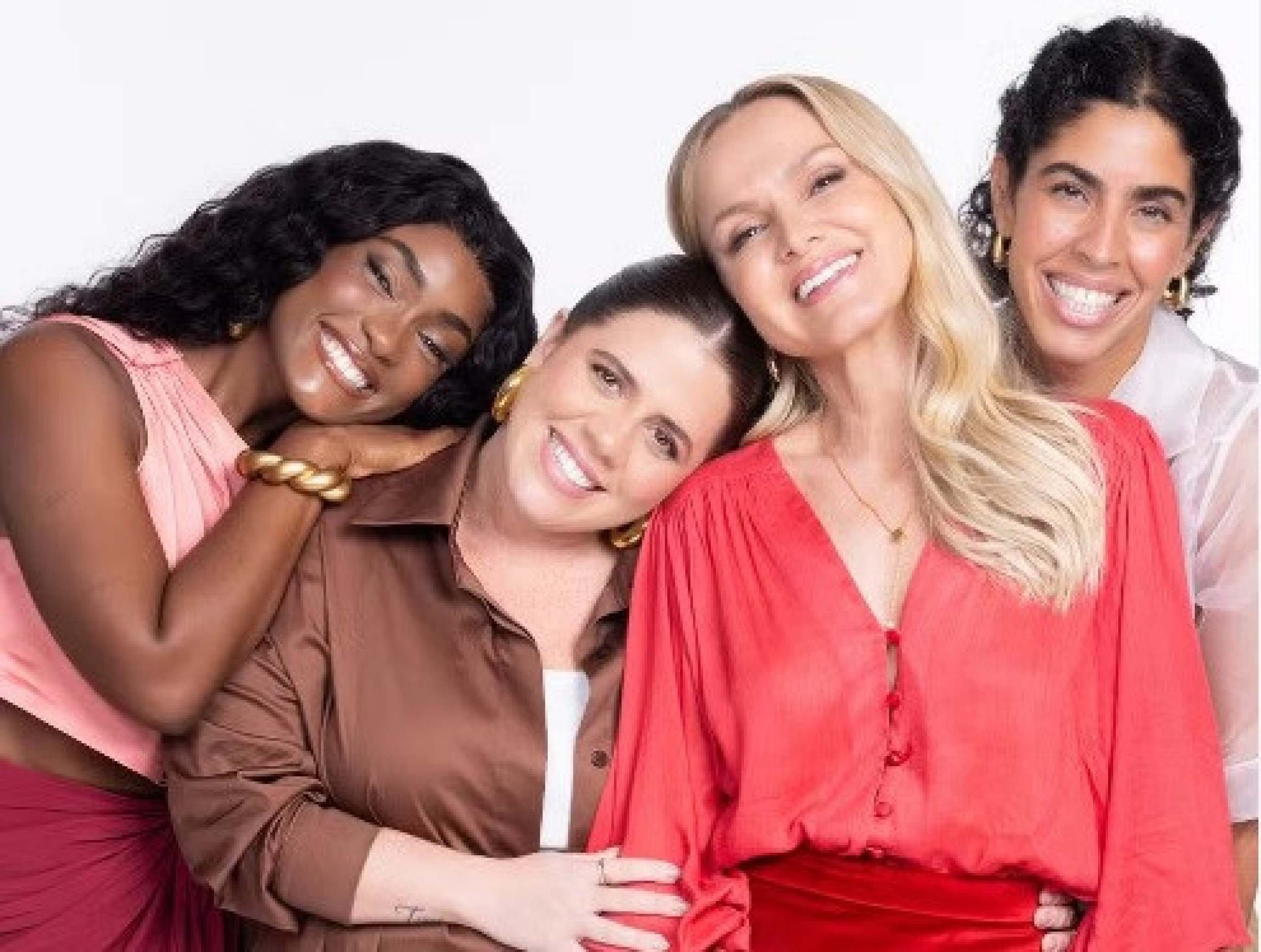 Ao lado de Tati Machado, Eliana e Bela Gil no Saia justa