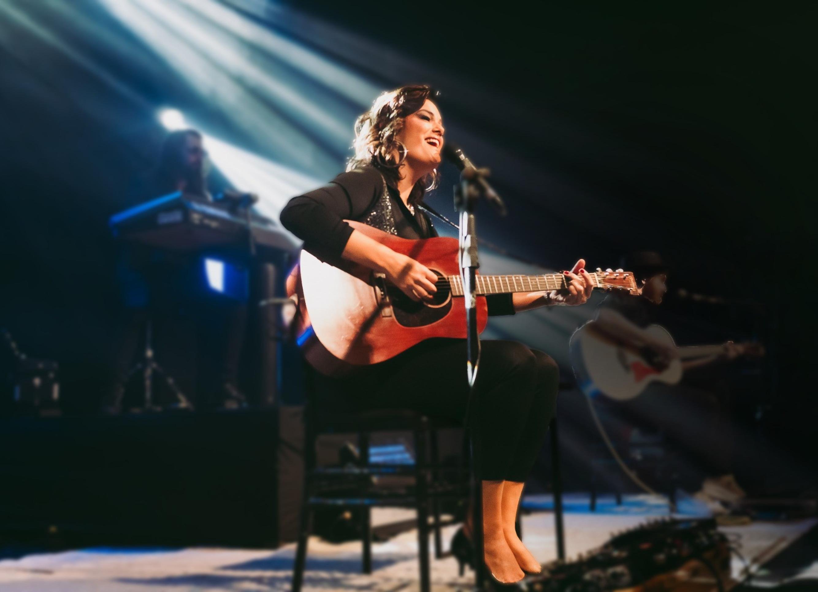 O pop agita o Clube do Choro com show de Daniela Firme