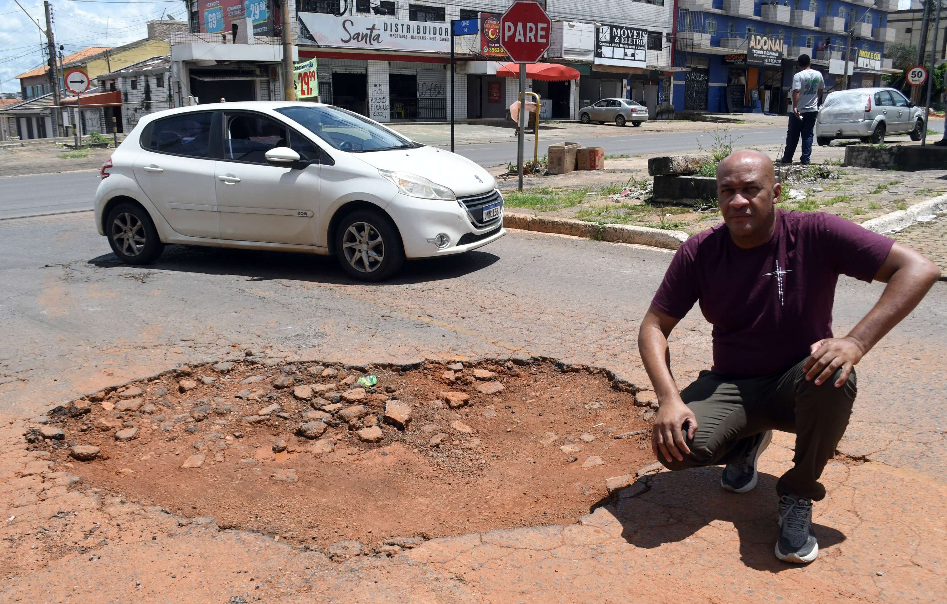  Wagner Mendes alega recorr&ecirc;ncia de problemas no asfalto em Taguatinga
