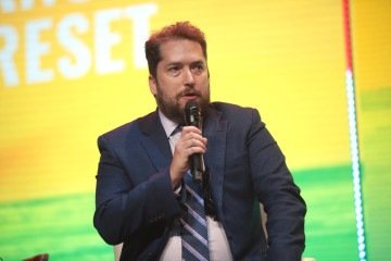 Assessor sênior do Departamento de Estado dos EUA Darren Beattie -  (crédito:  Gage Skidmore)