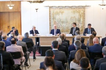 Fachin (C) em reunião com presidentes de tribunais: 'Tudo o que fazemos deve estar flagrantemente amparado no texto constitucional' -  (crédito: Gustavo Moreno/STF)