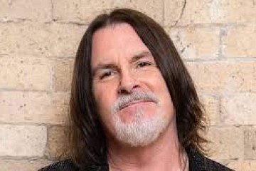 DeCarlo passou a integrar o Boston e se tornou responsável por interpretar os clássicos da banda em turnês ao redor do mundo -  (crédito: Reprodução)