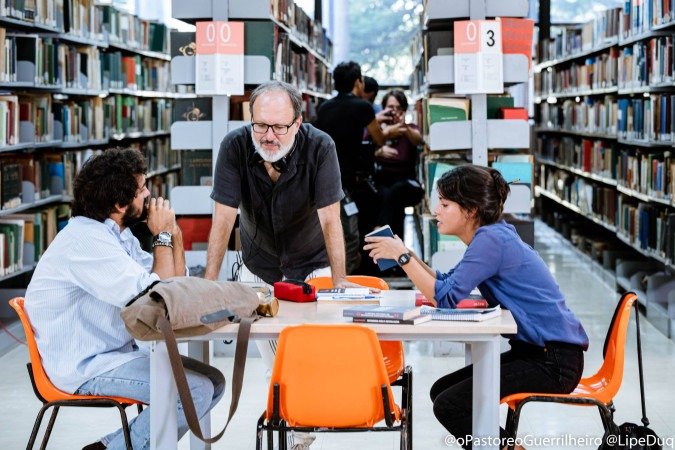 José Eduardo Belmonte com Túlio Starling e Julia Dalavia nas gravações de O pastor e o guerrilheiro