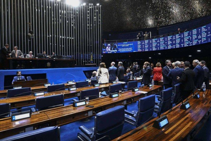 Projeto prevê que pelo menos 30% das vagas nos processos seletivos sejam reservadas a estudantes negros, índigenas e quilombolas -  (crédito: Carlos Moura/Agência Senado)