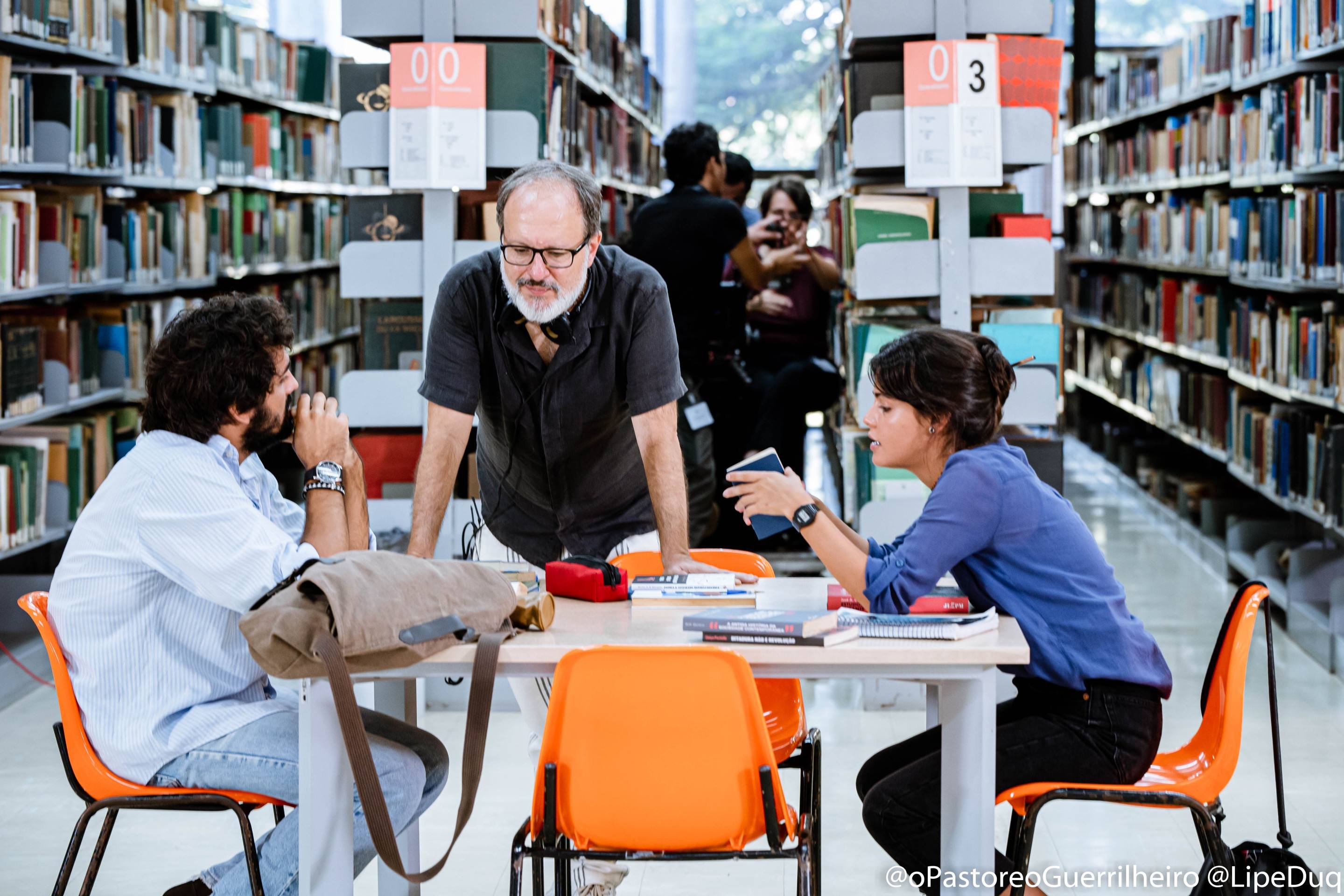 Jos&eacute; Eduardo Belmonte com T&uacute;lio Starling e Julia Dalavia nas grava&ccedil;&otilde;es de O pastor e o guerrilheiro