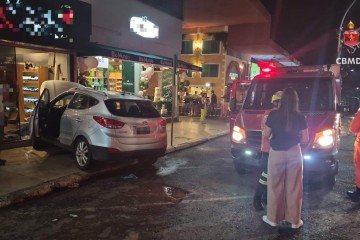 Carro perde controle e invade loja na Asa Sul
 -  (crédito: Material cedido ao Correio )