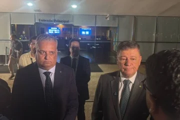 Carlos Viana e Alfredo Gaspar conversam com jornalistas após reunião no Supremo Tribunal Federal para tratar de decisões judiciais que impactam os trabalhos da CPMI do INSS -  (crédito: Wal Lima)