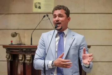 Salvino Oliveira Barbosa (PSD) teria negociado diretamente com o traficante 'Doca' a liberação para atuar politicamente na comunidade da Gardênia Azul, na zona oeste da capital fluminense -  (crédito:  Luciola Villela/CMR)