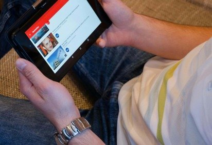 A prolifera&ccedil;&atilde;o de v&iacute;deos on-line destaca a import&acirc;ncia das leis de direito de imagem e consentimento. -  (crédito: Pexels)