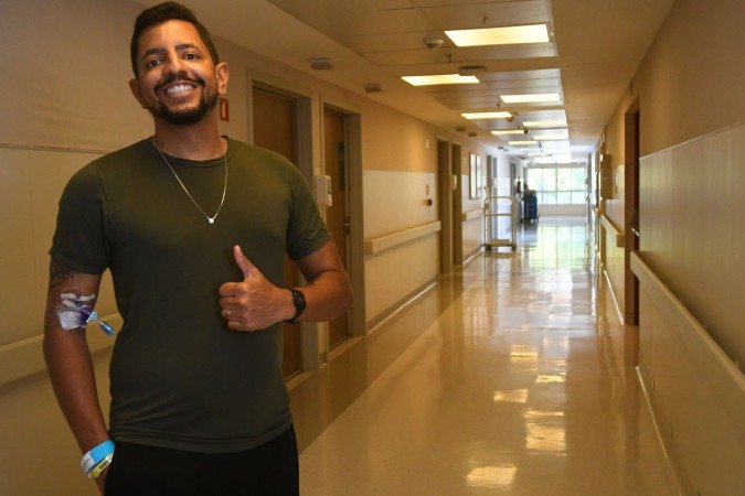 Victor Mateus recebeu um rim da pr&oacute;pria m&atilde;e. Agora, ele se recupera no Hospital Bras&iacute;lia