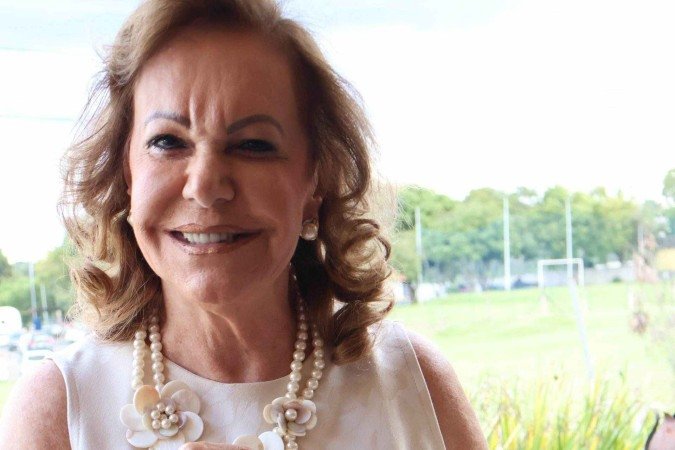 Elizabet Campos lidera a turma e mostra Correio com sua história