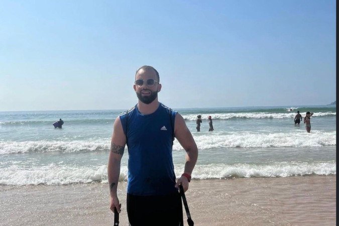 Darley compartilha nas redes sua vida ativa com Clark, sua c&atilde;o-guia