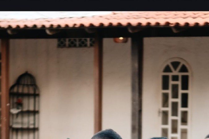 Mãe e filho no casamento de Victor