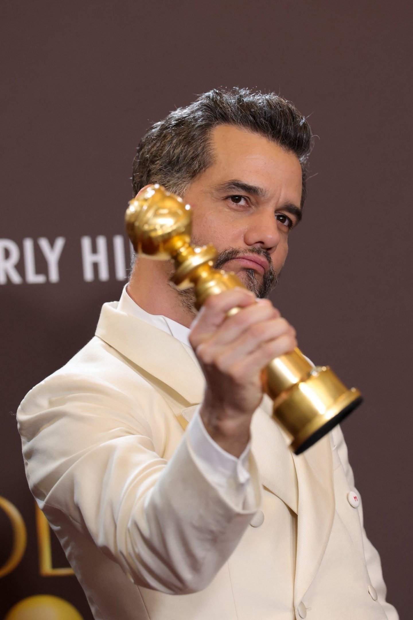 O Agente Secreto" levou dois dos tr&ecirc;s pr&ecirc;mios a que foi indicado na cerim&ocirc;nia do Globo de Ouro 2026. Esta &eacute; a primeira vez na hist&oacute;ria que o Brasil vence dois pr&ecirc;mios em uma mesma edi&ccedil;&atilde;o do Globo de Ouro. Esta &eacute; a primeira vez na hist&oacute;ria que o Brasil venceu dois pr&ecirc;mios em uma mesma edi&ccedil;&atilde;o do Globo de Ouro. Longa brasileiro levou melhor filme em l&iacute;ngua n&atilde;o-inglesa e melhor ator, com Wagner Moura. Foto: @goldenglobes