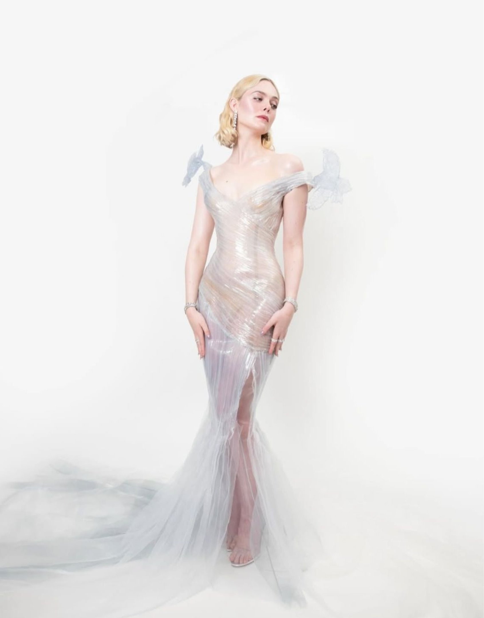 Elle Fanning no Met Gala 2024, com vestido inspirado em Cinderela 