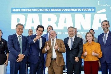 Cerimônia de assinatura da ordem de serviço do Contorno Sul Metropolitano de Maringá, da construção da Estrada Boiadeira (Umuarama – Cruzeiro do Oeste) e de anúncios nos setores de portos e aeroportos do Paraná -  (crédito:  Ricardo Stuckert / PR)