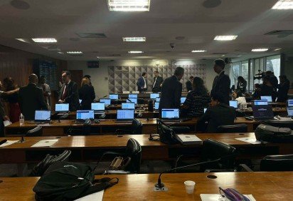 Parlamentares da CPMI do INSS se reúnem nesta quinta-feira para votar requerimentos de convocação ligados às investigações sobre o Banco Master e descontos em benefícios previdenciários. -  (crédito: Danandra Rocha/C.B/D.A/Press) -Parlamentares da CPMI do INSS se reúnem nesta quinta-feira para votar requerimentos de convocação ligados às investigações sobre o Banco Master e descontos em benefícios previdenciários. -  (crédito: Danandra Rocha/C.B/D.A/Press)