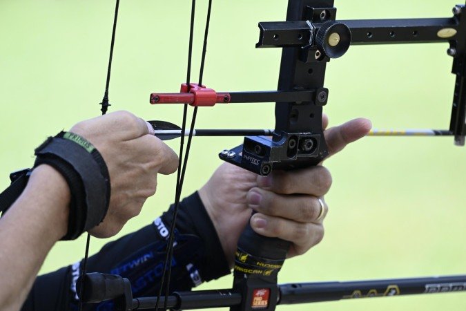 Leandro Padovani tem custo elevado com equipamentos: arco chega a R$ 6 mil, enquanto kit com flechas ultrapassa R$ 1,5 mil