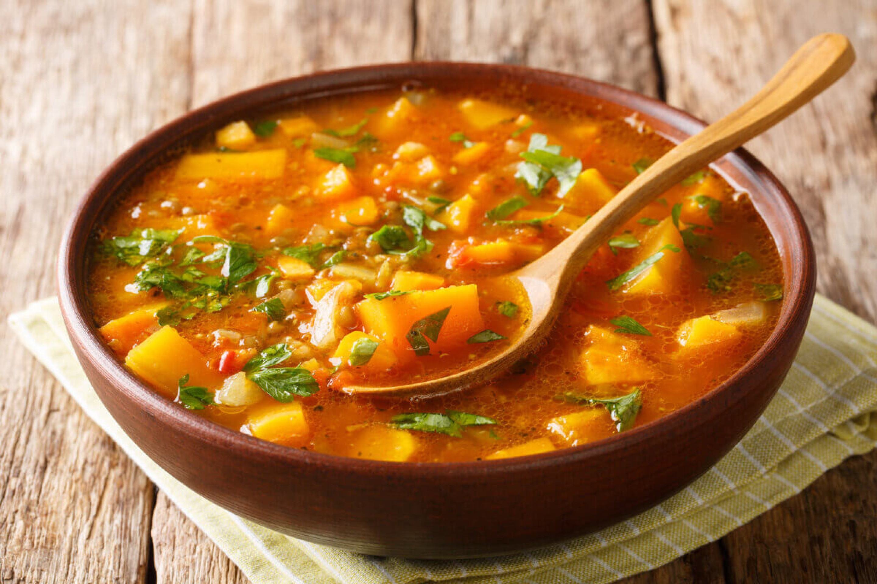 Sopa de batata-doce com gengibre (Imagem: AS Foodstudio | Shutterstock) - (crédito: EdiCase) Sopa de batata-doce com gengibre (Imagem: AS Foodstudio | Shutterstock) - (crédito: EdiCase)