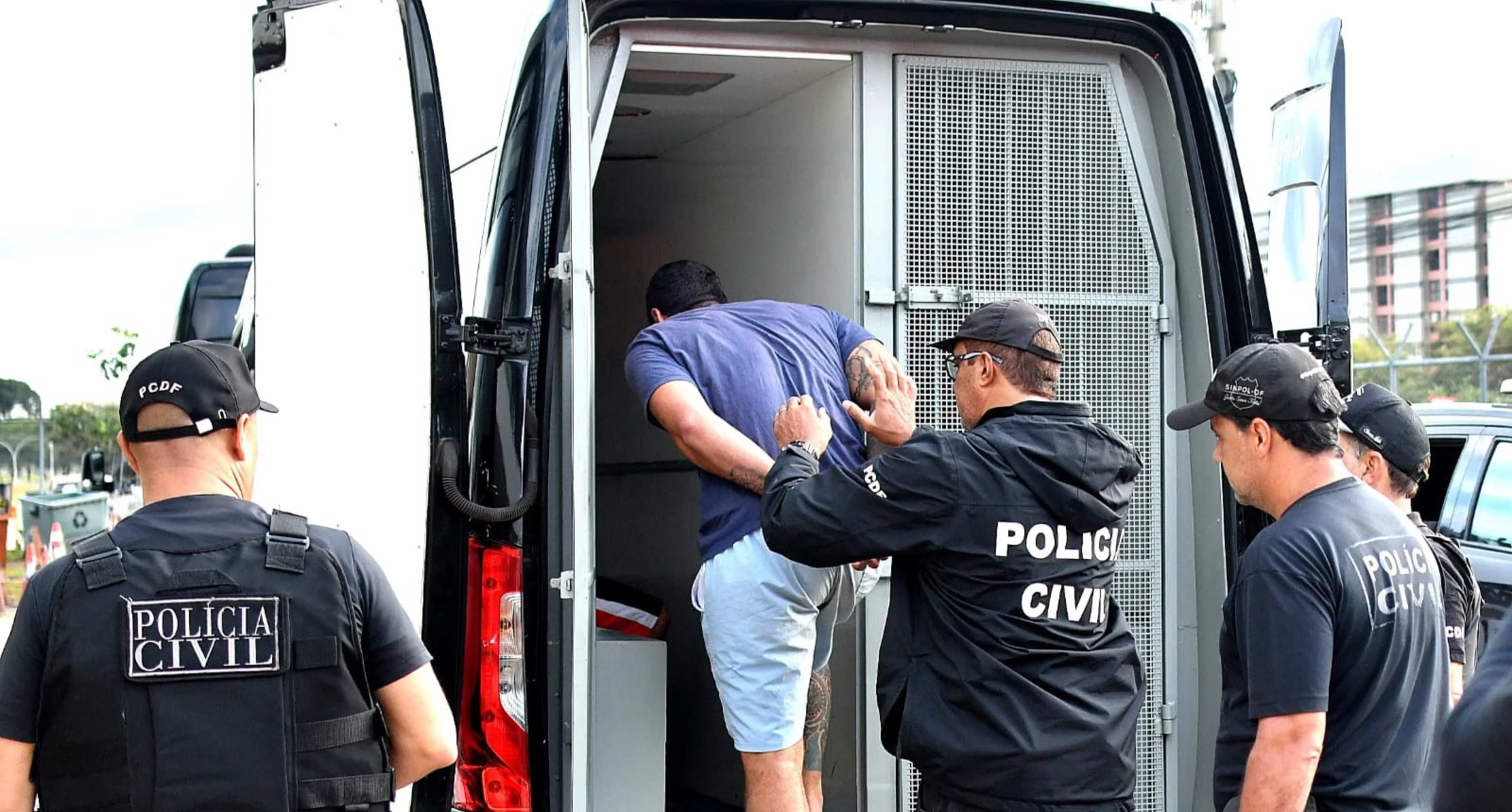 Dezessete pessoas foram presas