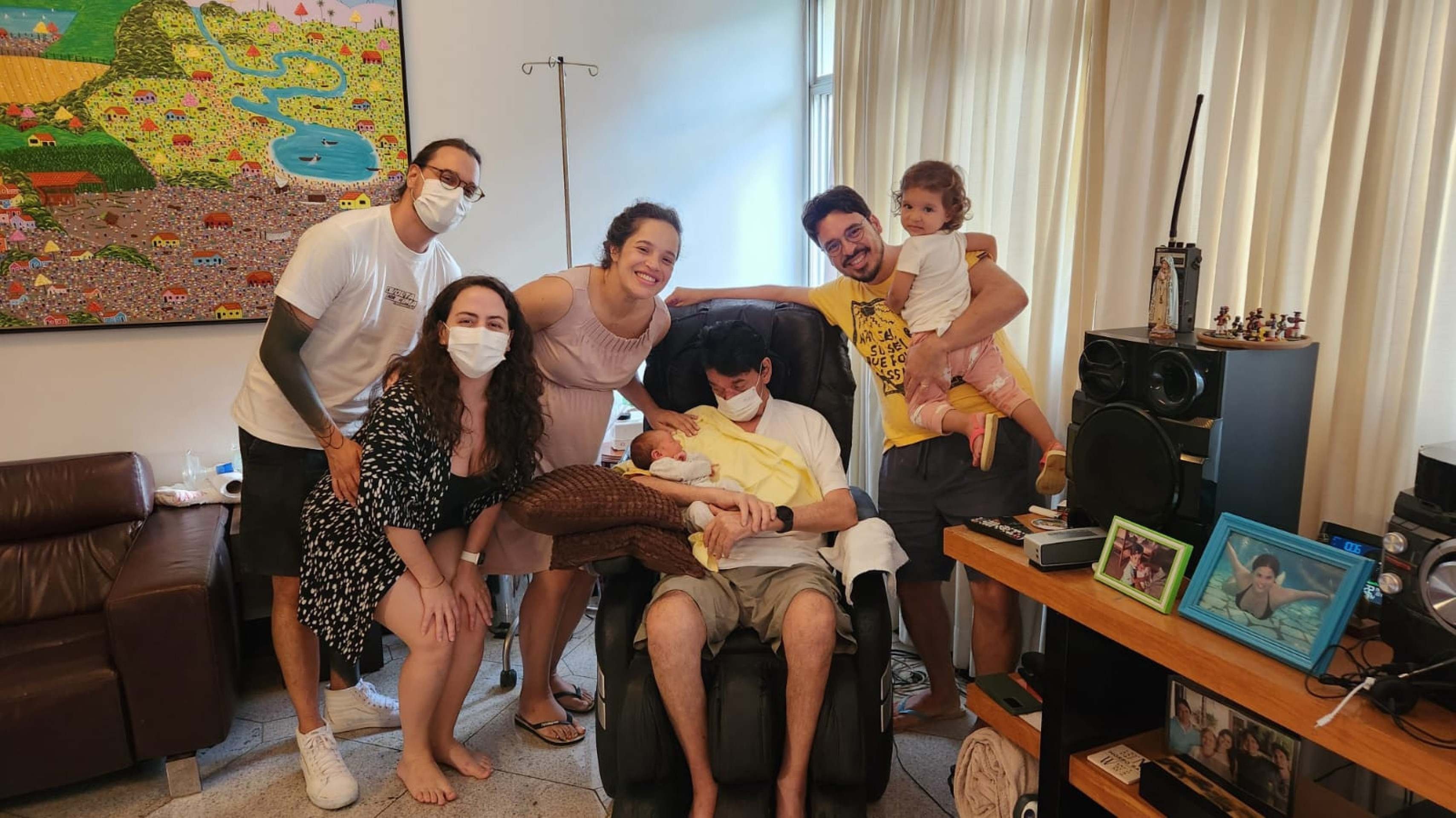 Neto com com a família: Alexandre, Patrícia, Jaqueline, o neto Gustavo, Guilherme e Celina (da esquerda para a direita)