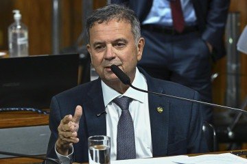Marinho defendeu que o período de transição para a redução de jornada seja mais longo, de cinco anos, como ocorreu em outros países -  (crédito: Jefferson Rudy/Agência Senado)