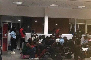 Imigrantes haitianos ficam retidos no Aeroporto de Viracopos, em Campinas -  (crédito: Reprodução/Redes sociais)