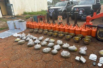 O material foi apreendido pela polícia, e os suspeitos podem responder por tráfico de drogas -  (crédito: Polícia Federal/Divulgação)