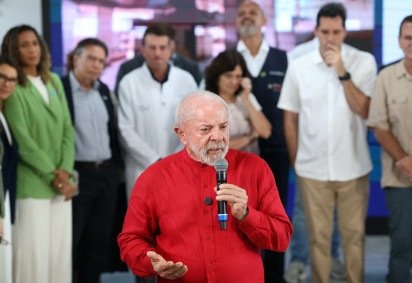 No campo da economia, na comparação com o governo de Bolsonaro, 17% avaliaram gestão de Lula como muito melhor, 20% como um pouco melhor, 15% como um pouco pior e 31% como muito pior

 -  (crédito: Rovena Rosa/Agência Brasil     ) -No campo da economia, na comparação com o governo de Bolsonaro, 17% avaliaram gestão de Lula como muito melhor, 20% como um pouco melhor, 15% como um pouco pior e 31% como muito pior

 -  (crédito: Rovena Rosa/Agência Brasil     )