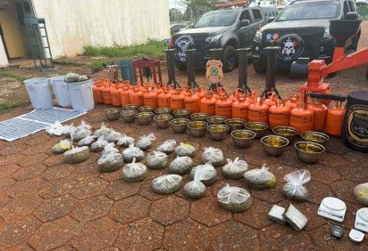 O material foi apreendido pela polícia, e os suspeitos podem responder por tráfico de drogas -  (crédito: Polícia Federal/Divulgação) -O material foi apreendido pela polícia, e os suspeitos podem responder por tráfico de drogas -  (crédito: Polícia Federal/Divulgação)