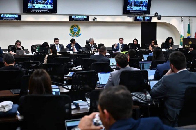 Sessão do Conselho Pleno realizada na quinta-feira (12/3)
- (crédito: Reprodução/ OAB-DF) Sessão do Conselho Pleno realizada na quinta-feira (12/3)
- (crédito: Reprodução/ OAB-DF)