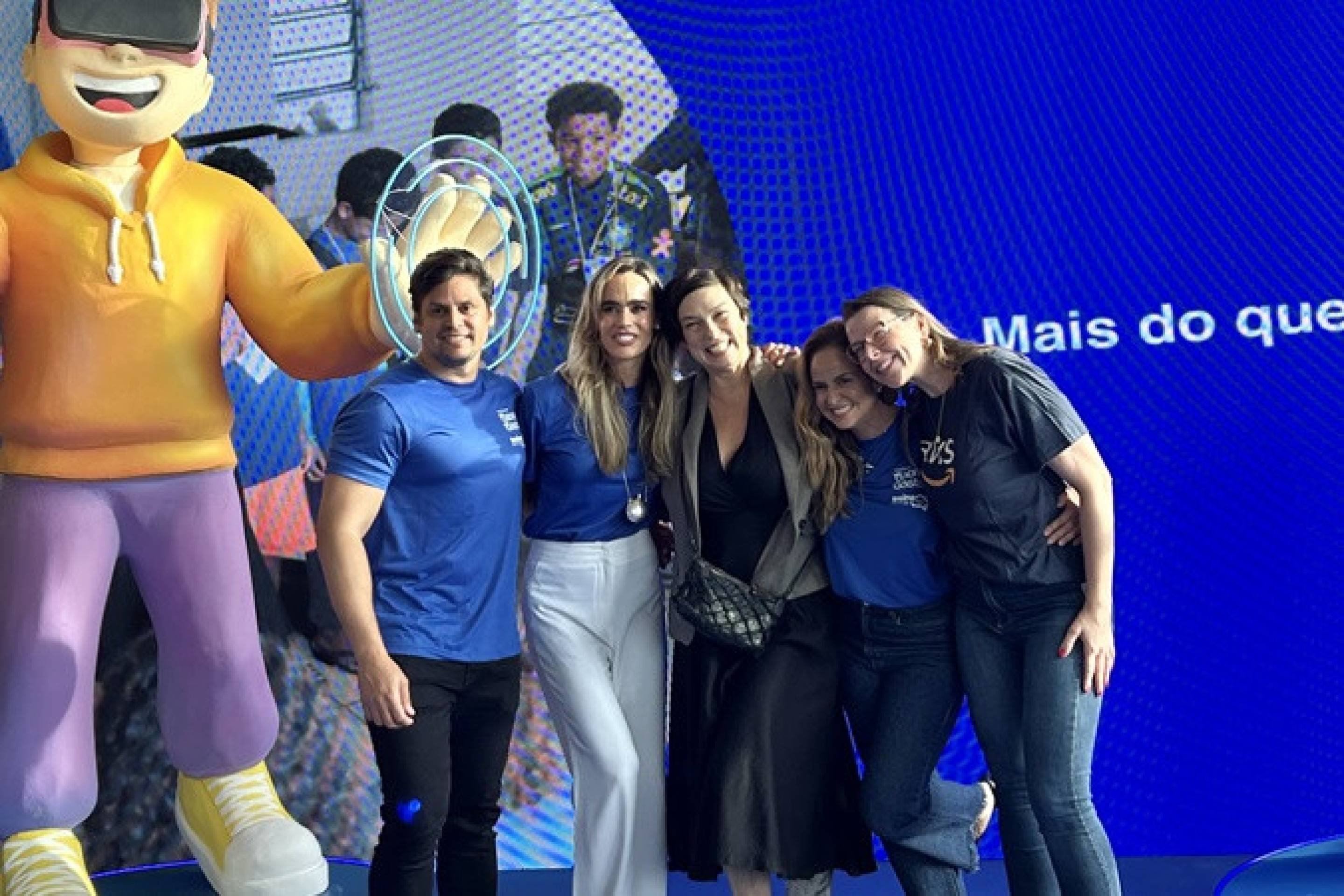 Equipes do Instituto Gabriel Castal e dos Programas Educacionais da Am&eacute;rica Latina da Amazon Web Services 