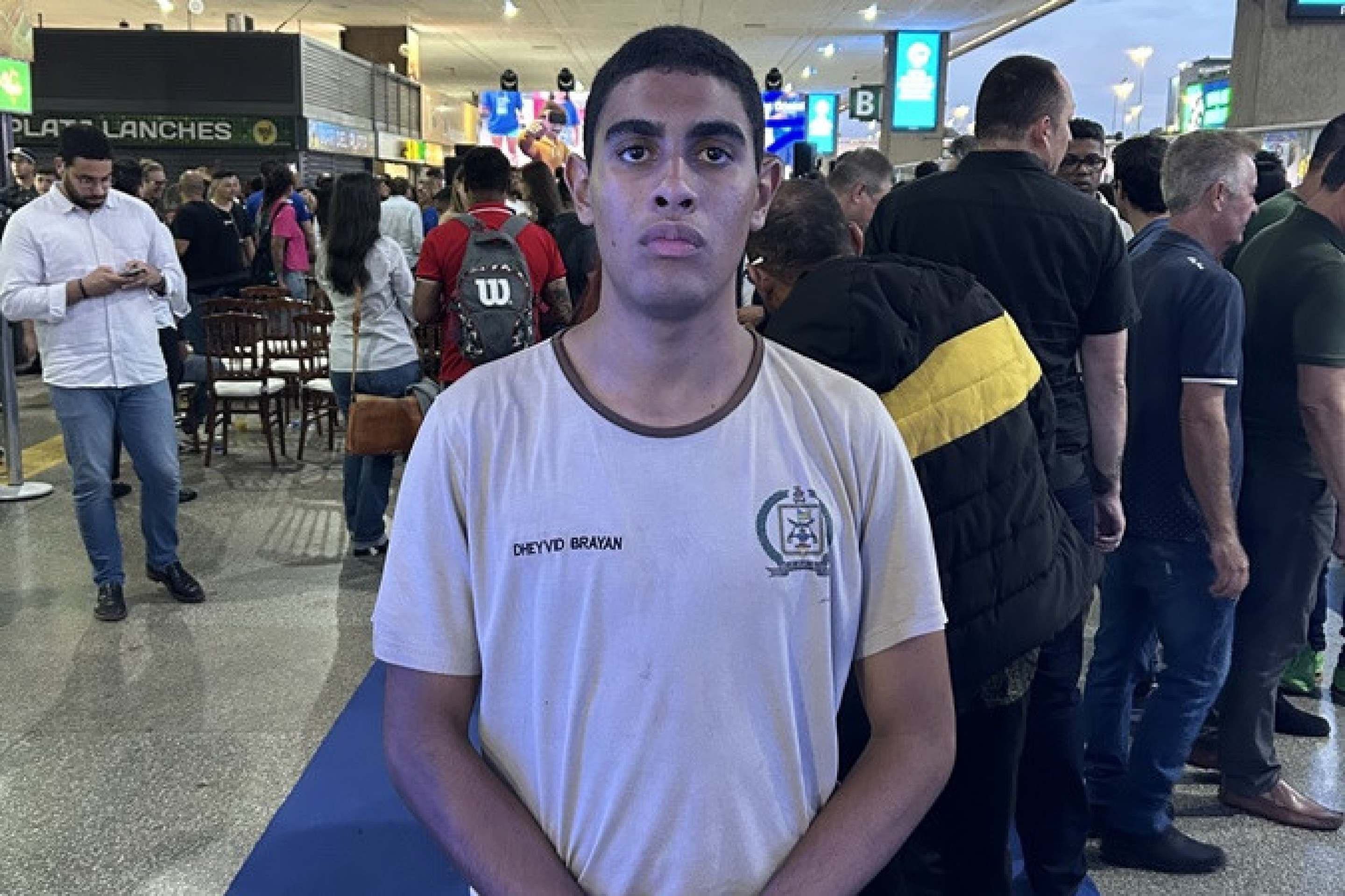 Dheyvid Brayan Soares, 17 anos, estudante do Col&eacute;gio Estadual da Pol&iacute;cia Militar do Goi&aacute;s - Fernando Pessoa