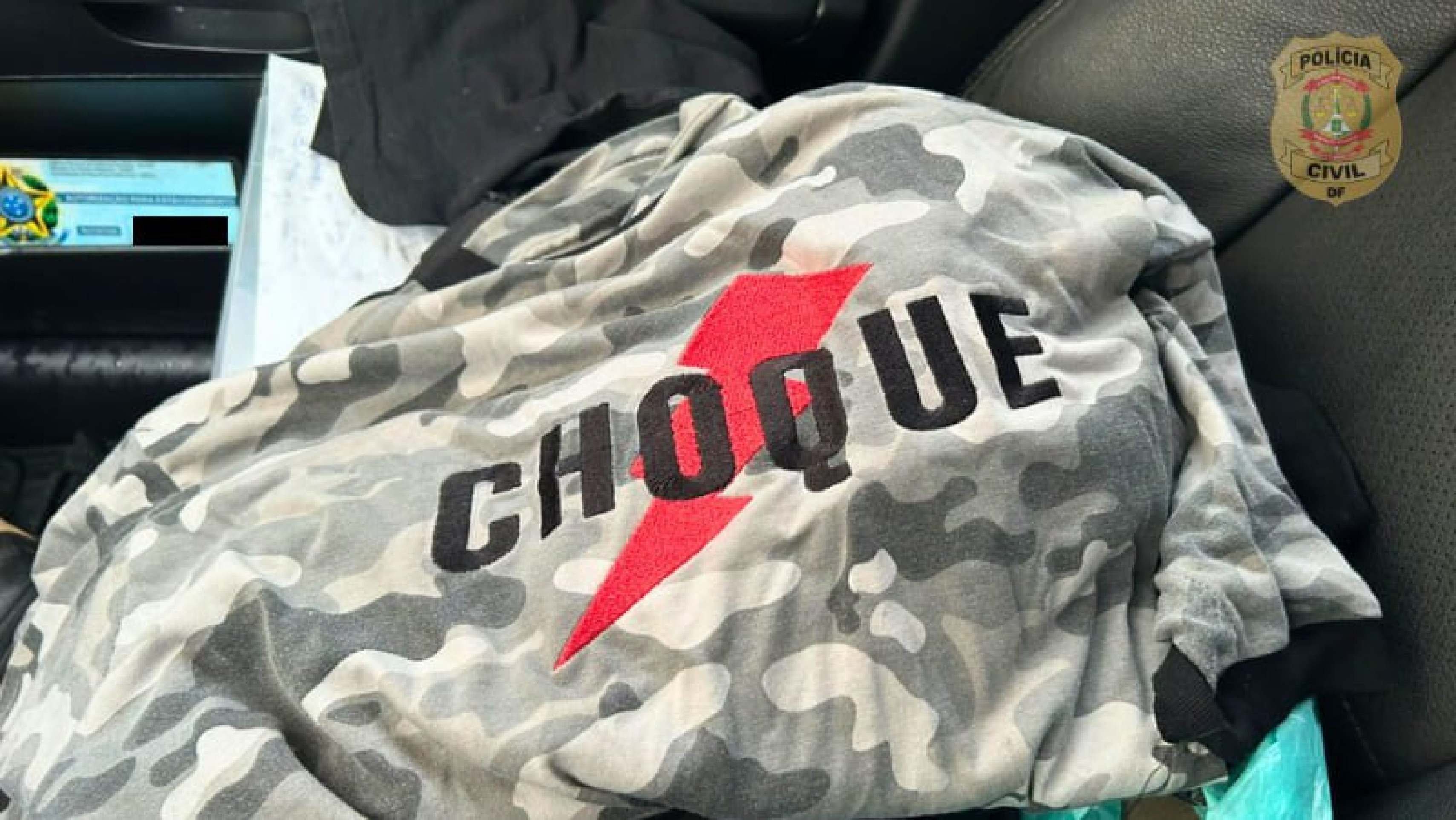 Pol&iacute;cia encontrou medicamentos, uniformes de corpora&ccedil;&atilde;o e um soco ingl&ecirc;s em carro de suspeito de estupro 