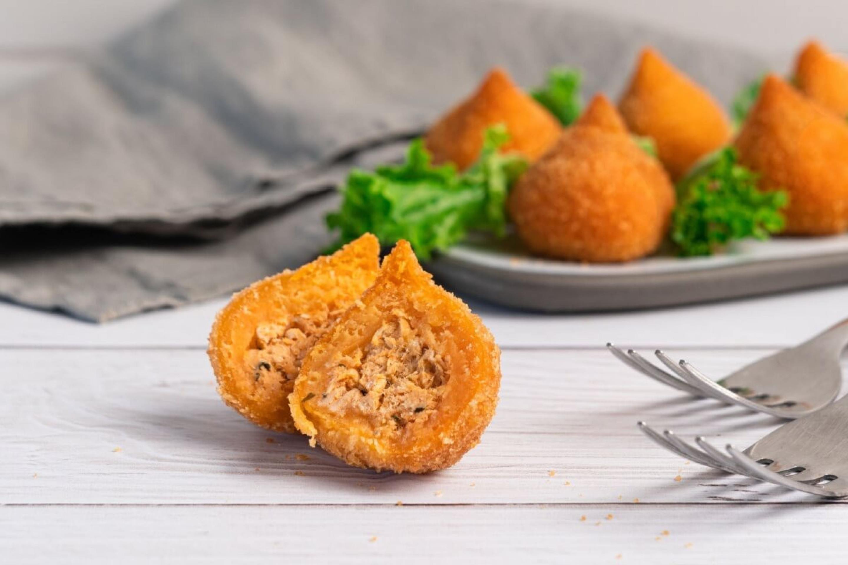 Coxinha de frango (Imagem: BooFamily | Shutterstock) - (crédito: EdiCase) Coxinha de frango (Imagem: BooFamily | Shutterstock) - (crédito: EdiCase)