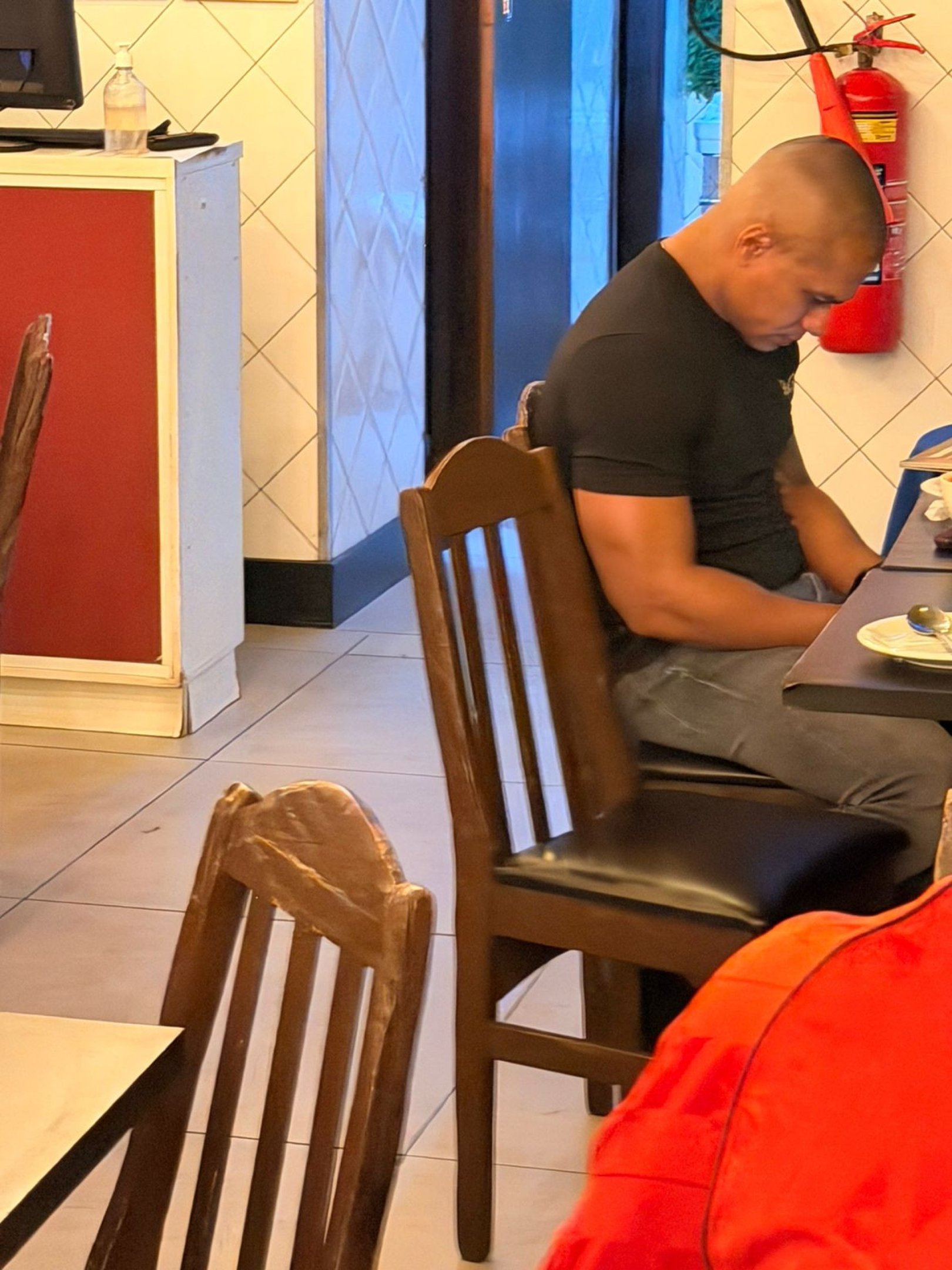 {'nm_midia_inter_thumb1':'https://midias.correiobraziliense.com.br/_midias/jpg/2026/03/14/360x240/1_thiago-65299114.jpeg', 'id_midia_tipo':'2', 'id_tetag_galer':'', 'id_midia':'69b60bb023142', 'cd_midia':65299114, 'ds_midia_link': 'https://midias.correiobraziliense.com.br/_midias/jpg/2026/03/14/thiago-65299114.jpeg', 'ds_midia': 'Irinaldo Oliver, assessor de imprensa', 'ds_midia_credi': 'Fotos Thiago Sodré', 'ds_midia_titlo': 'Irinaldo Oliver, assessor de imprensa', 'cd_tetag': '1', 'cd_midia_w': '1920', 'cd_midia_h': '2560', 'align': 'Left'}